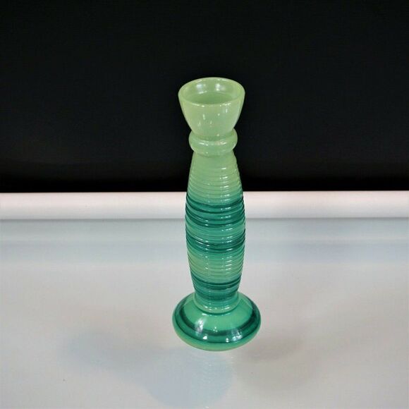 Vintage Swirl Glass Bud Vase Shades Of Green Made in Spain Hallmarked YE - Picture 8 of 10